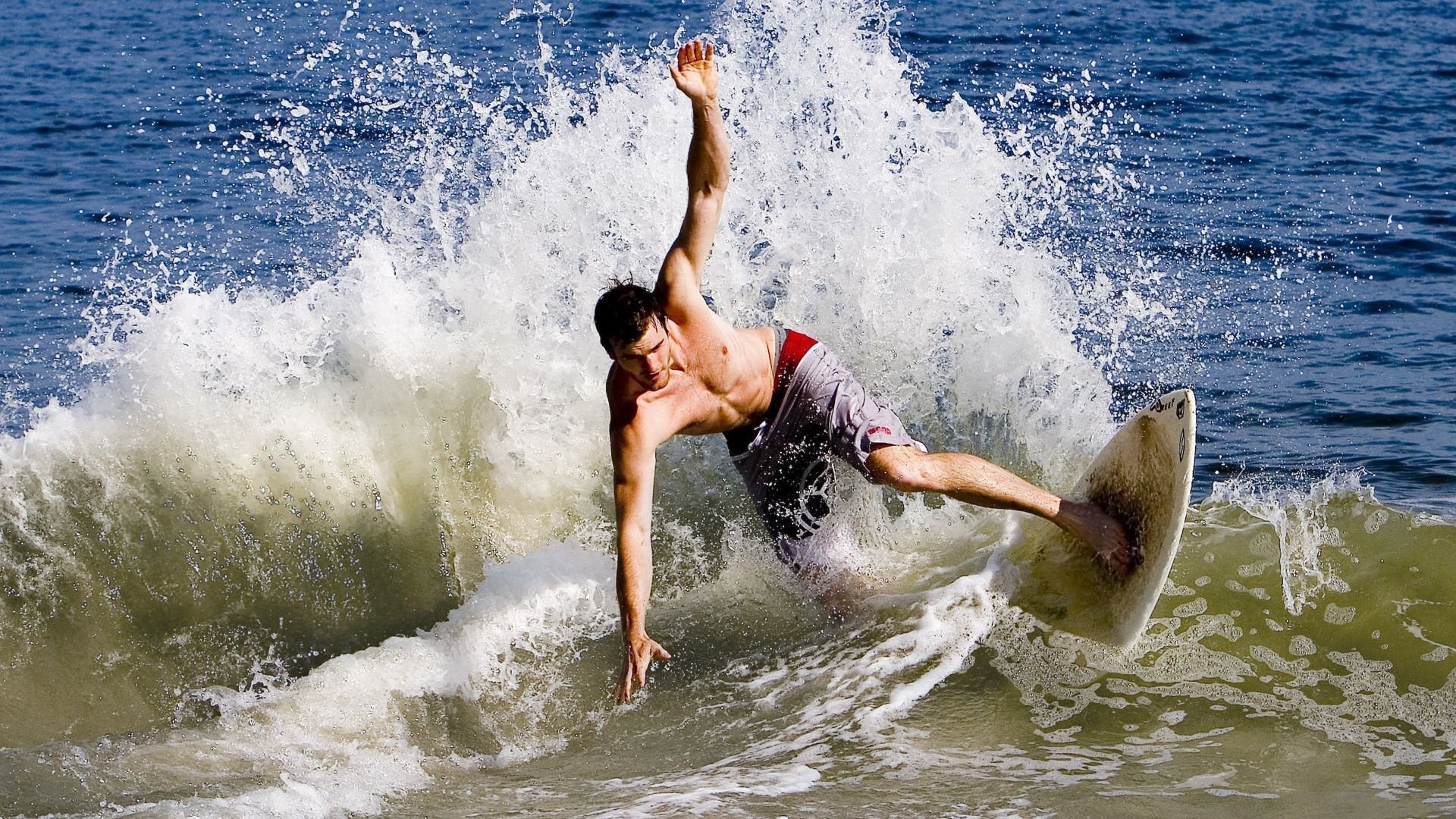 九游9游-_极地冰川徒步：感受大自然的震撼_，极地冰川主要在南极还是北极